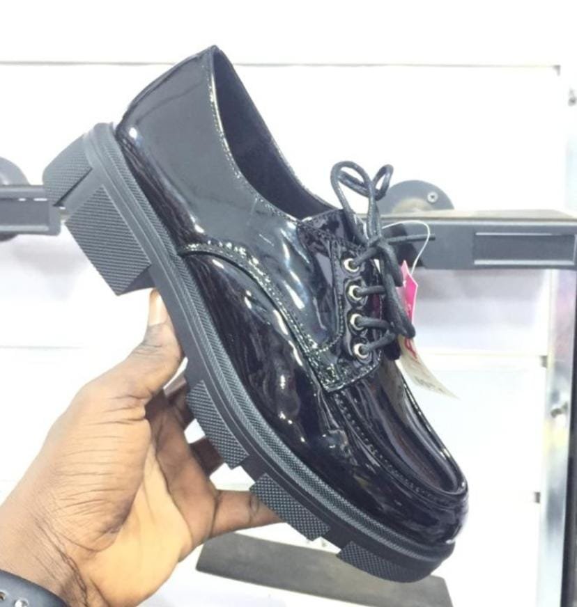 lacquered, lace-up moccasin