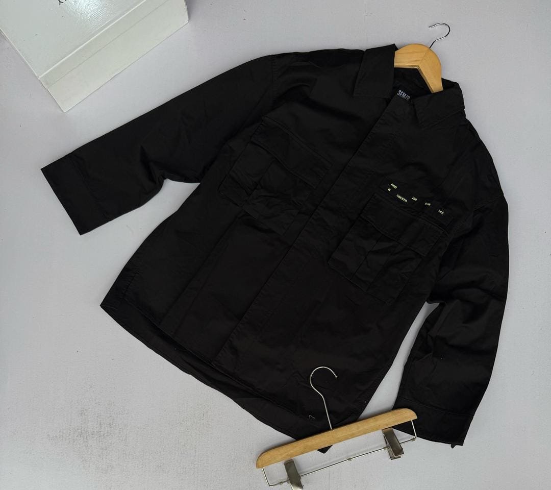 black, long-sleeved shirt,