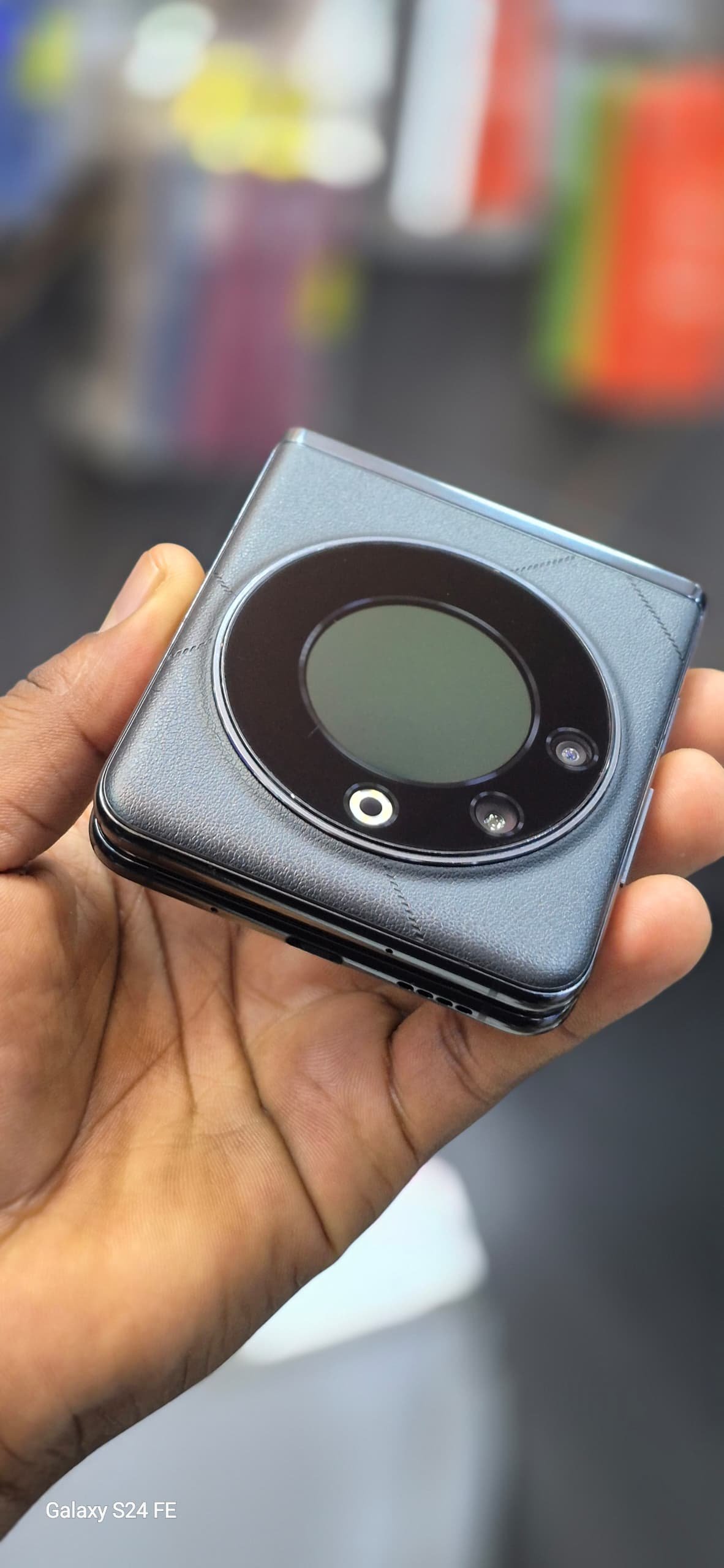 Tecno Phantom V Flip phone