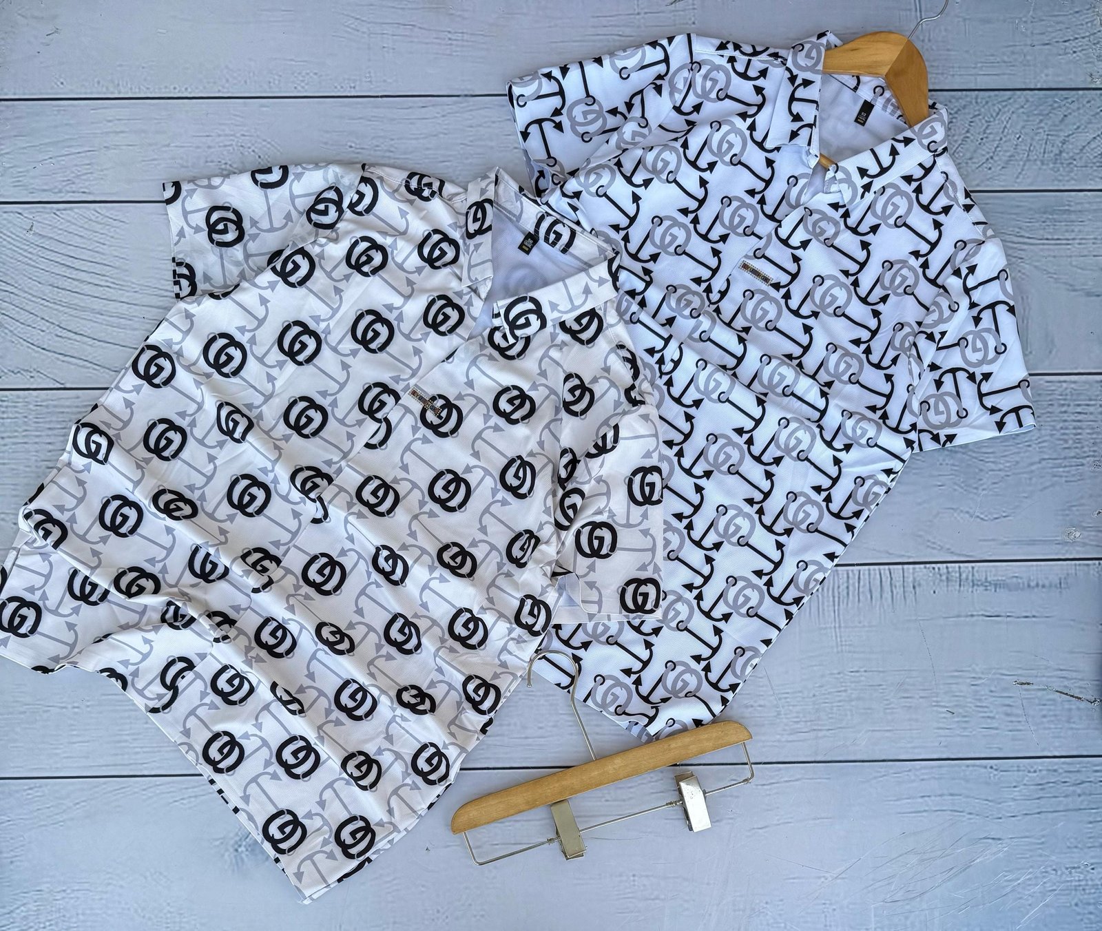 white short-sleeved shirts