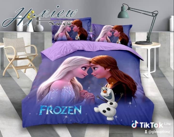 “Frozen” themed duvet cover set,