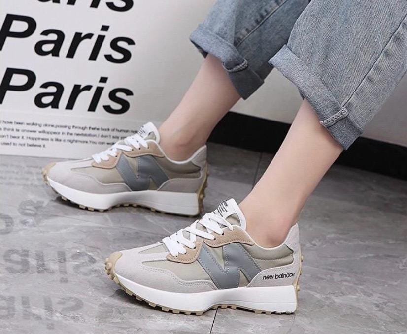 New Balance 327 sneakers,