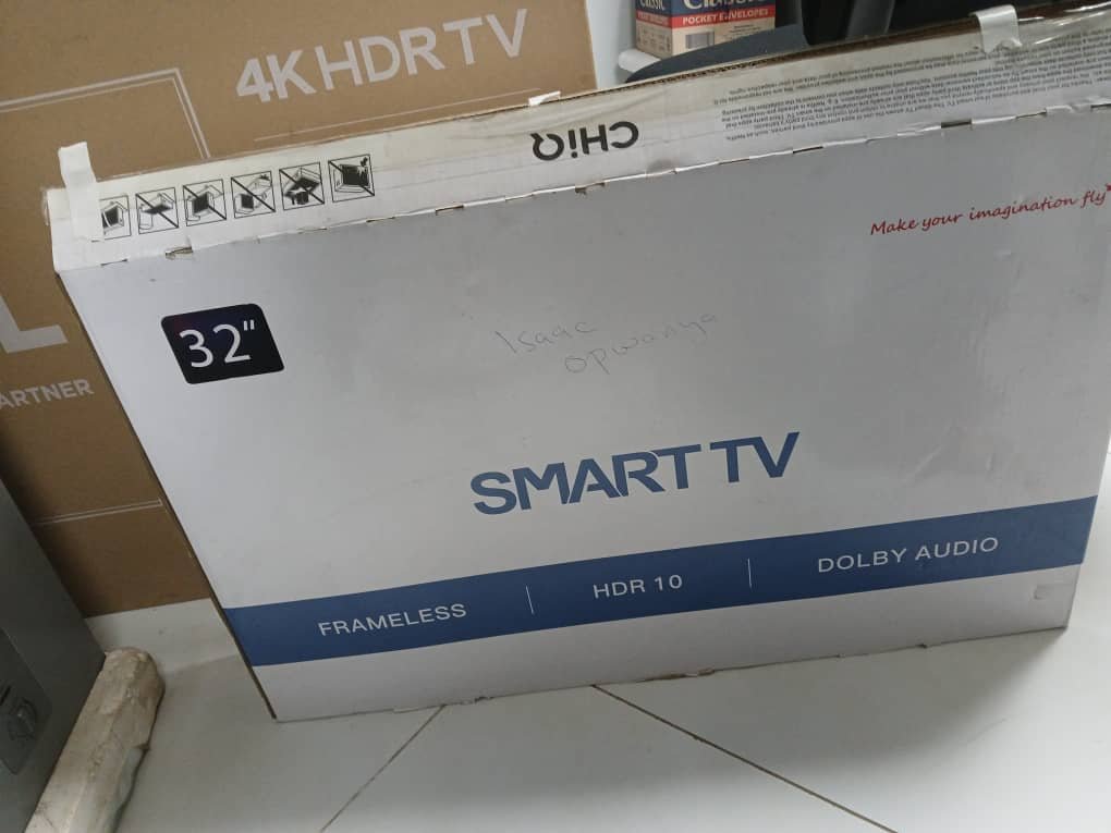CHIQ 32-inch Smart TV