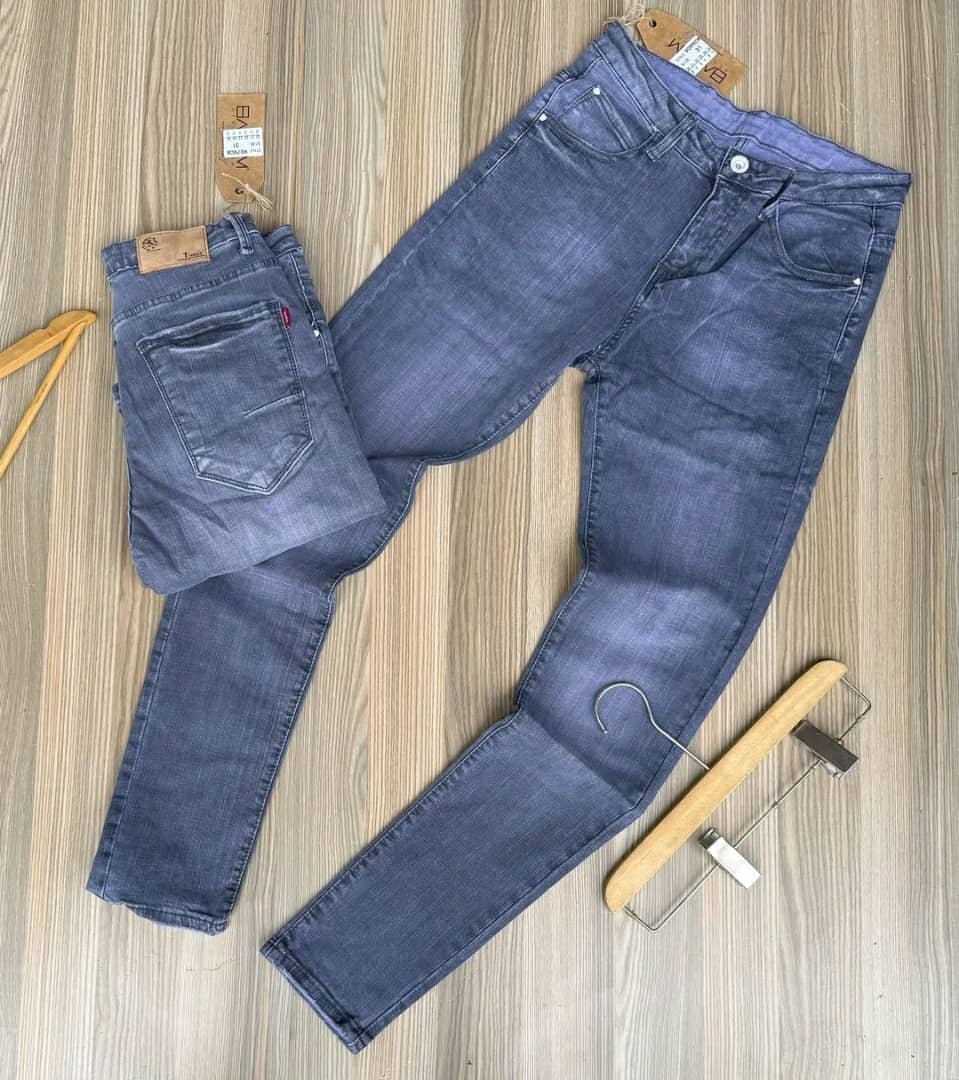 men’s gray denim jeans