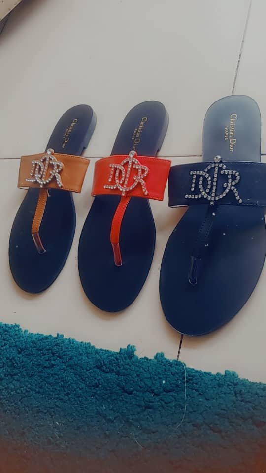 women’s flat sandals