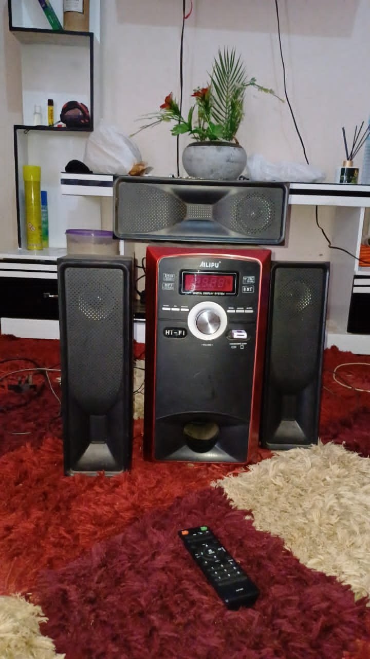 Ailipu SP-2304 heavy-duty multimedia speaker system.