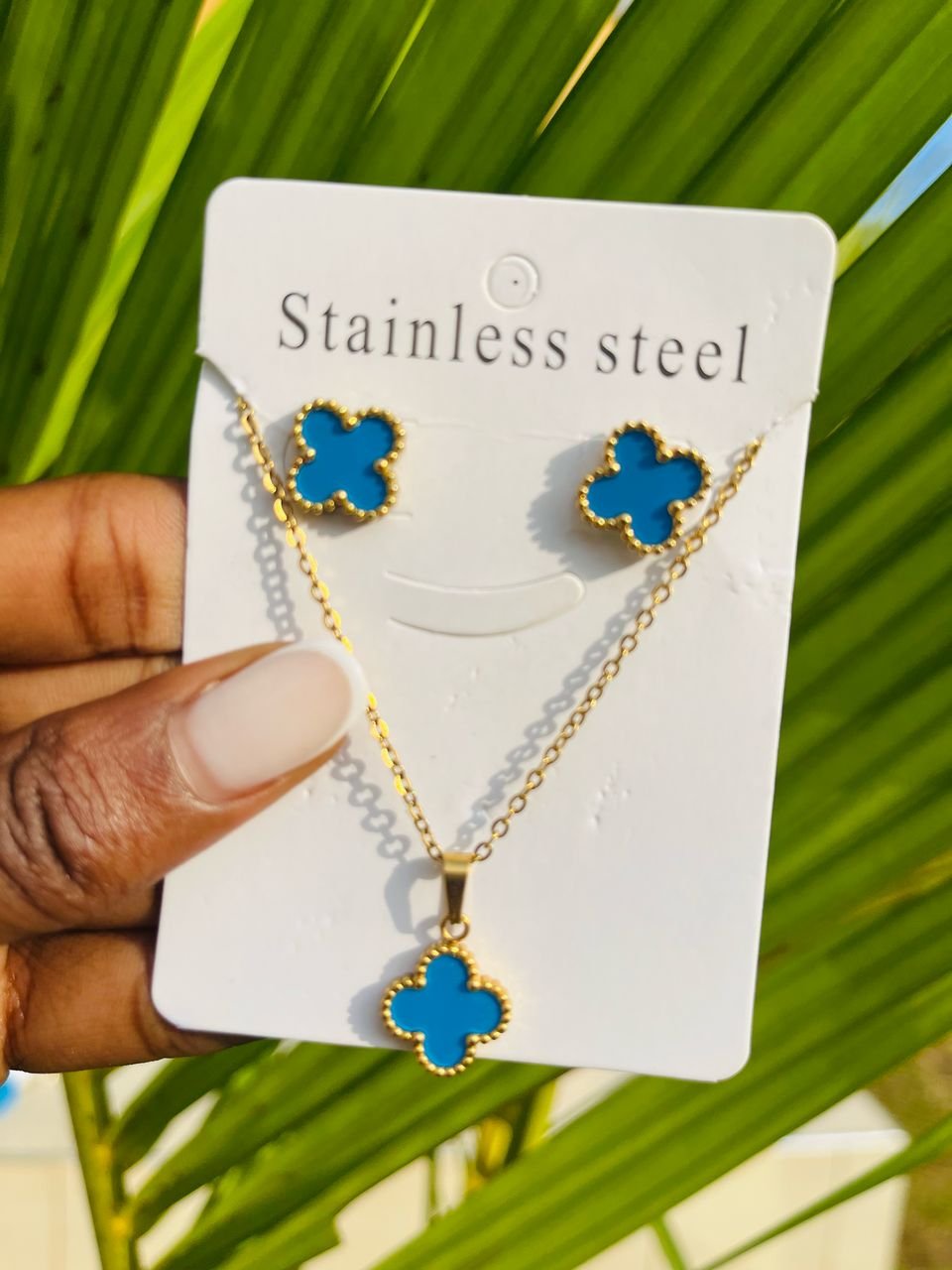 blue, clover-shaped pendant,