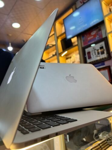 Apple Mac Books