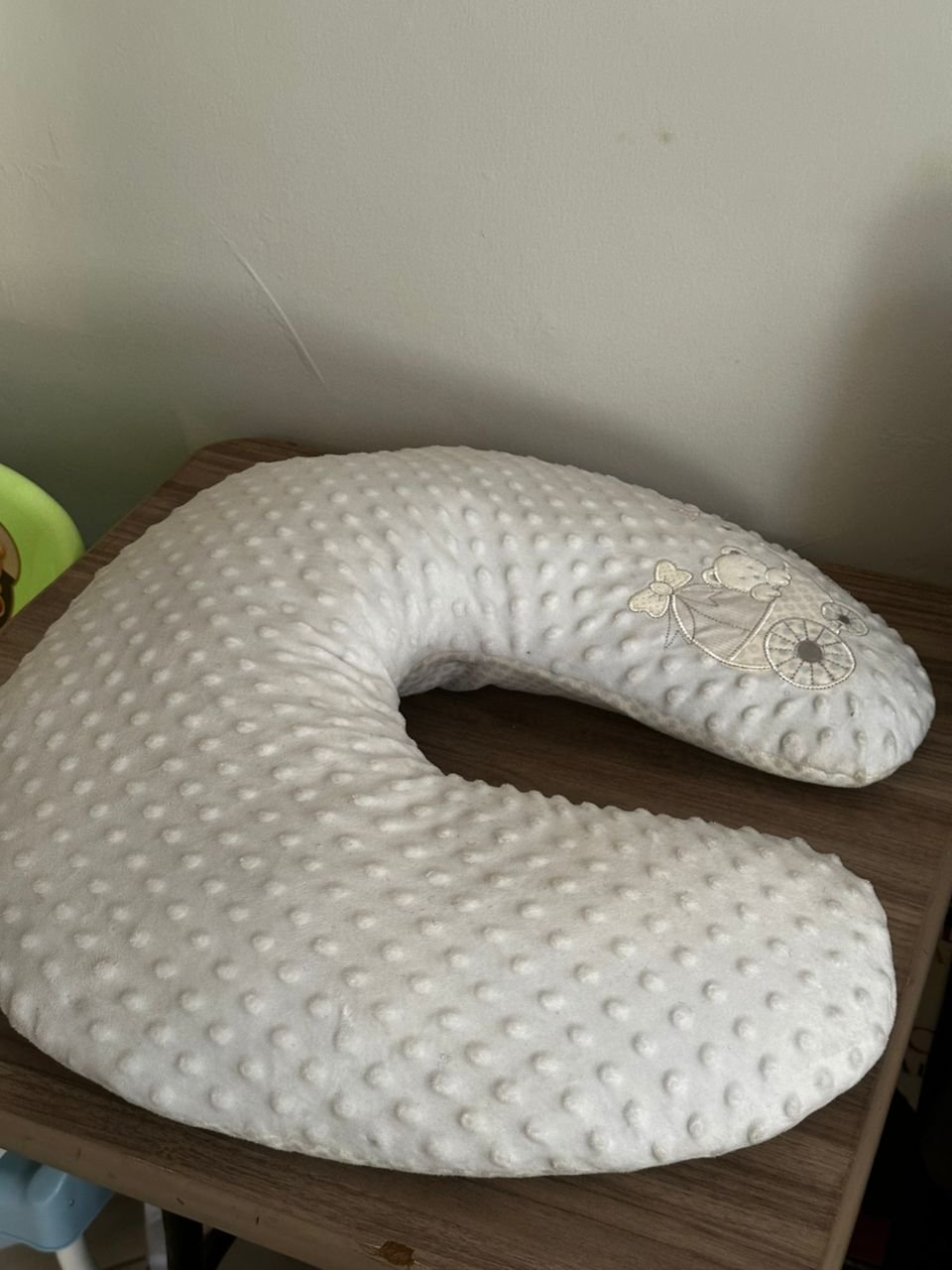 BREASTFEEDING PILLOW