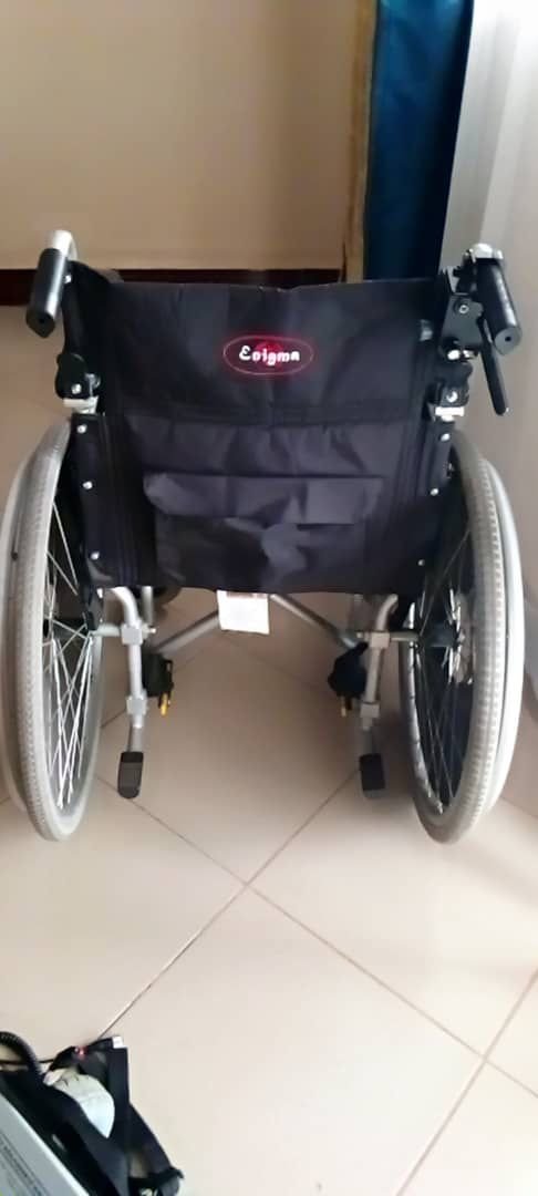 ELECTRIC WHEELCHAIR