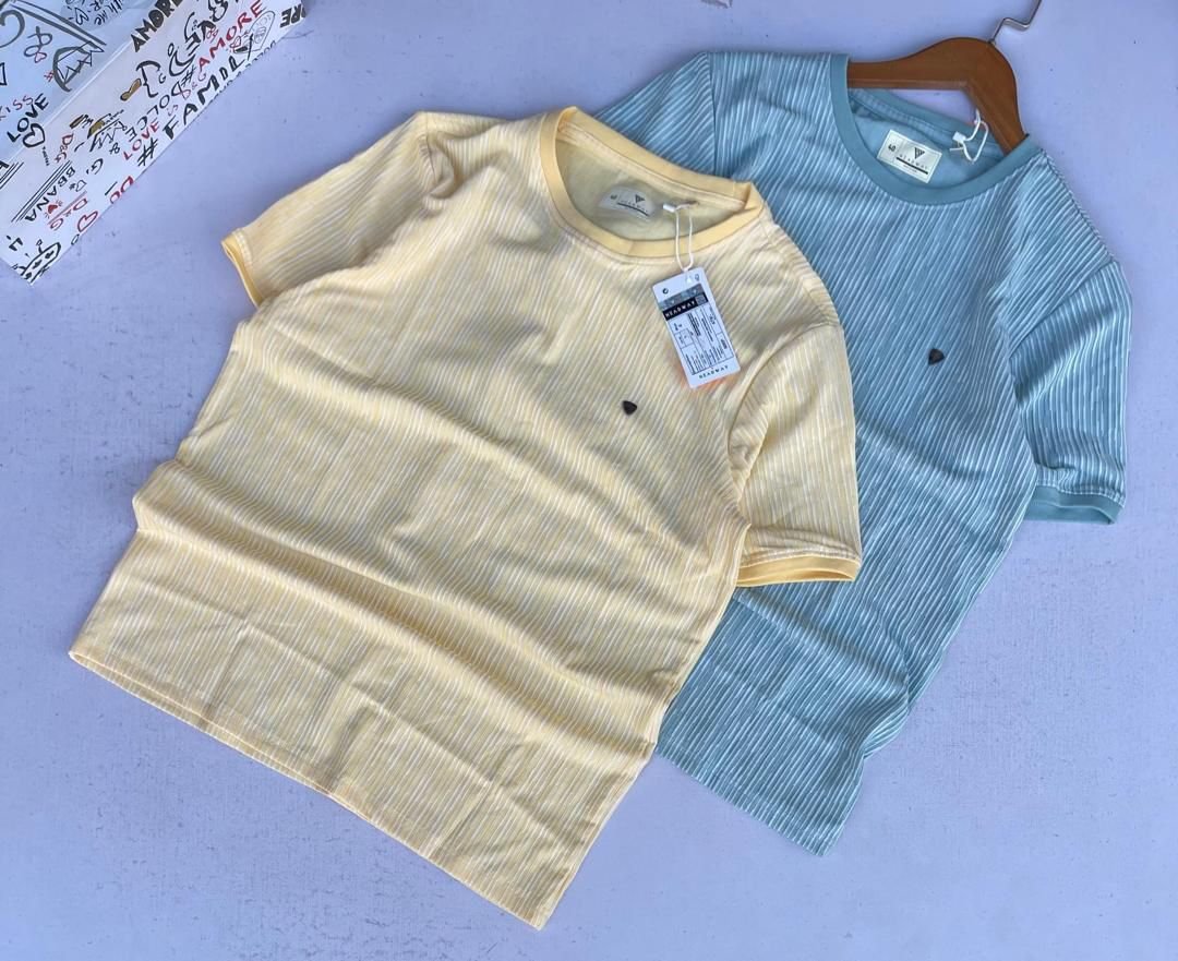 short-sleeved, ribbed t-shirts,