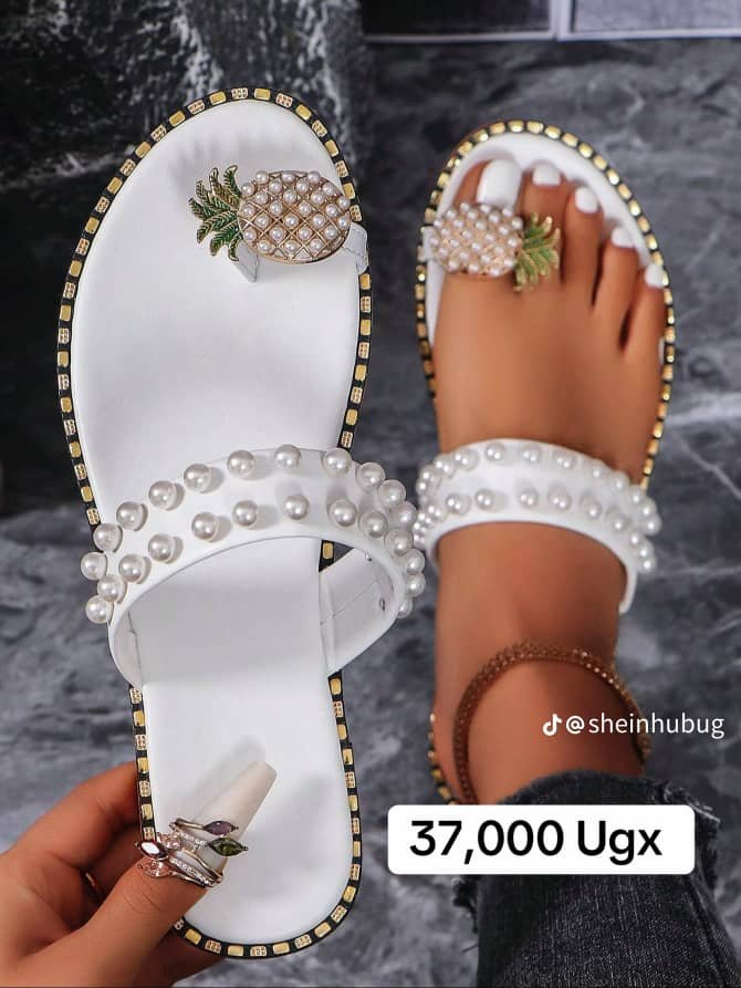 Fresh Pearl Pineapple Decorated Flat Sandals