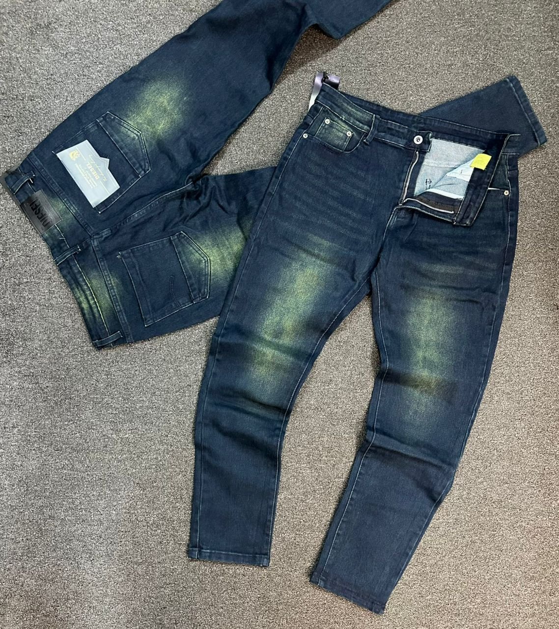 men’s dark blue denim jeans