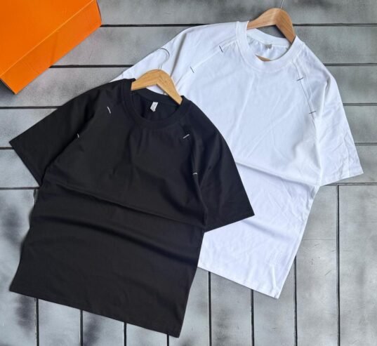 short-sleeved t-shirts.