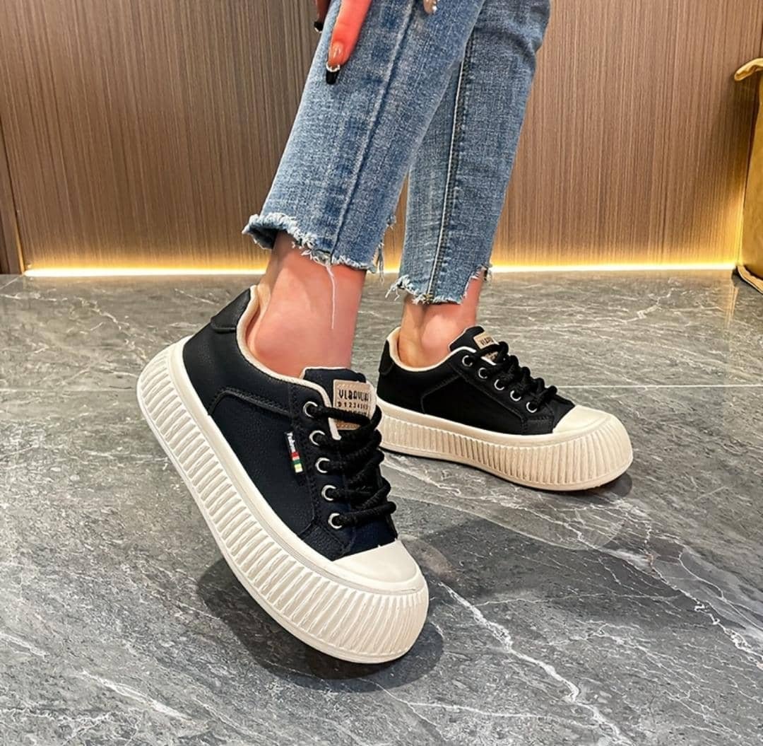 women’s solid color casual sneaker