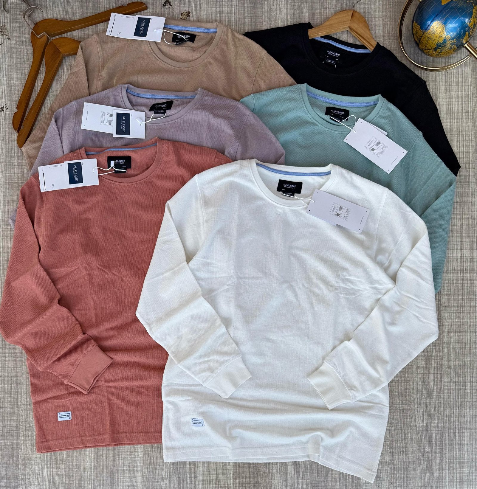 men’s long-sleeved t-shirts.