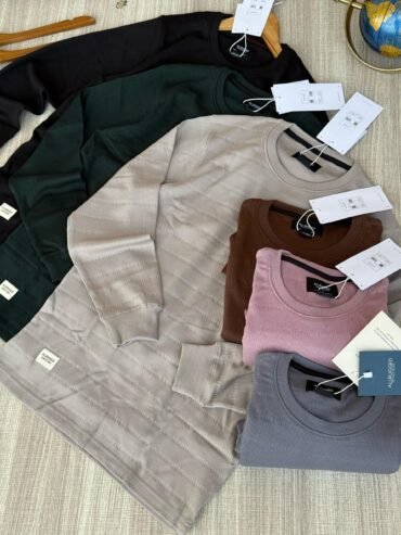 long-sleeved crew neck shirts