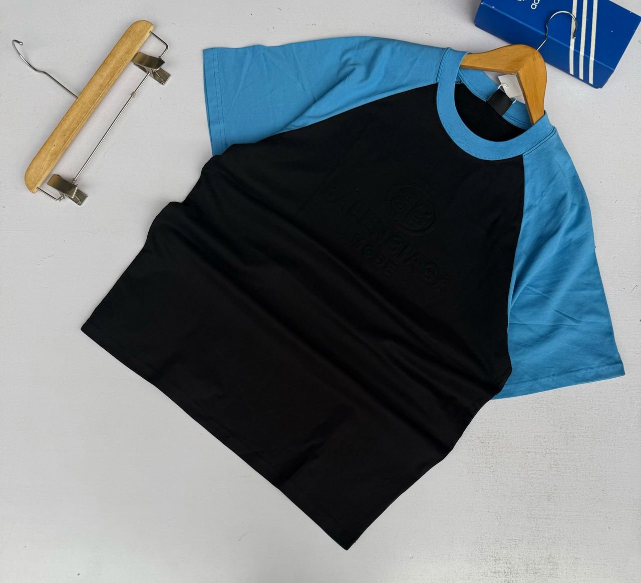 two-tone-short-sleeved t-shirt