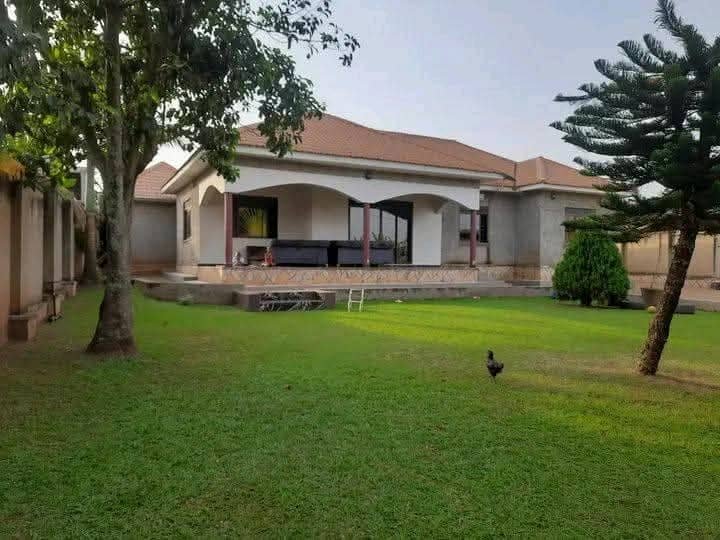 HOUSE FOR SALE IN GAYAZA