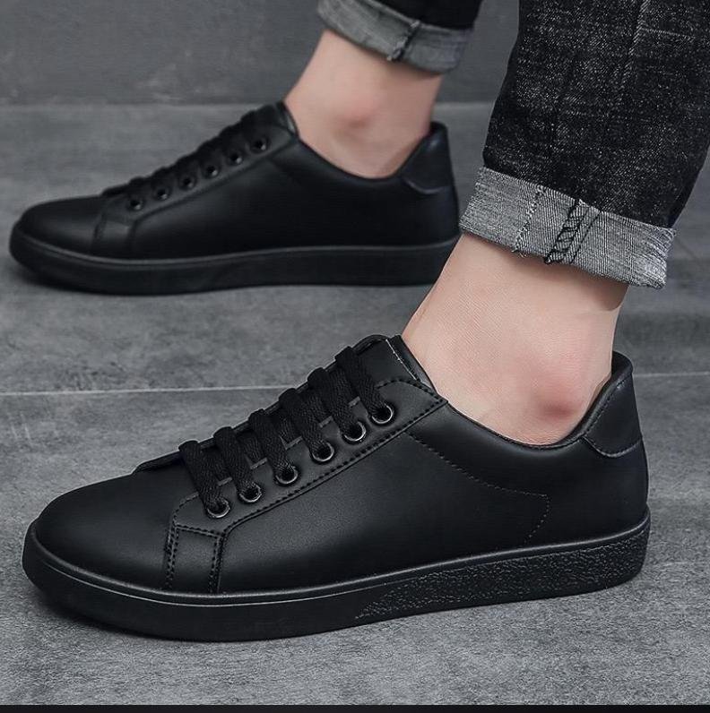 men’s casual lace-up sneakers in solid black