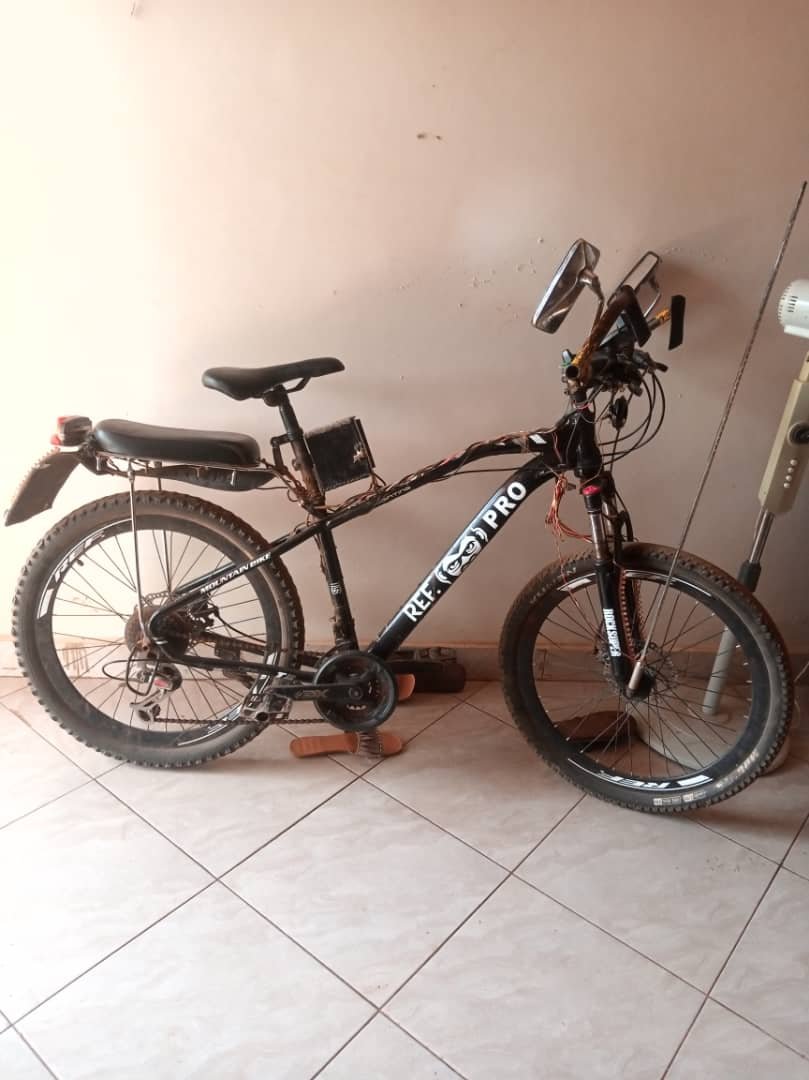 Metakoo Cybertrack 300 electric mountain bike