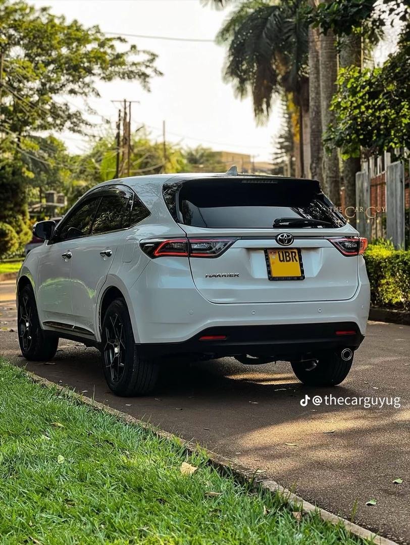 Toyota Harrier.
