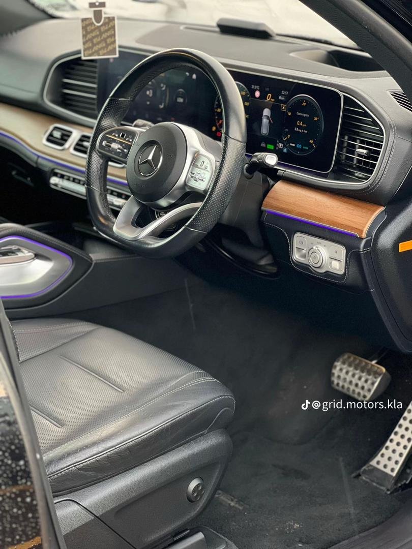 Mercedes-Benz GLE SUV.