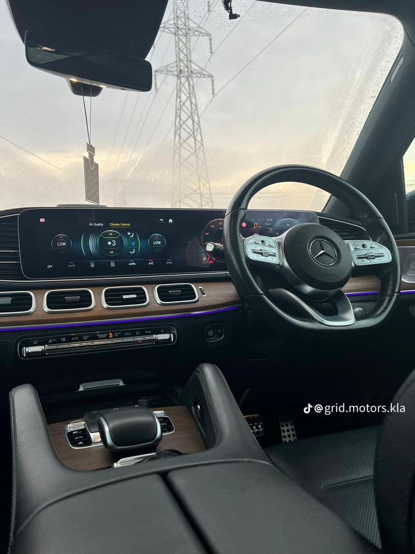 Mercedes-Benz GLE SUV.