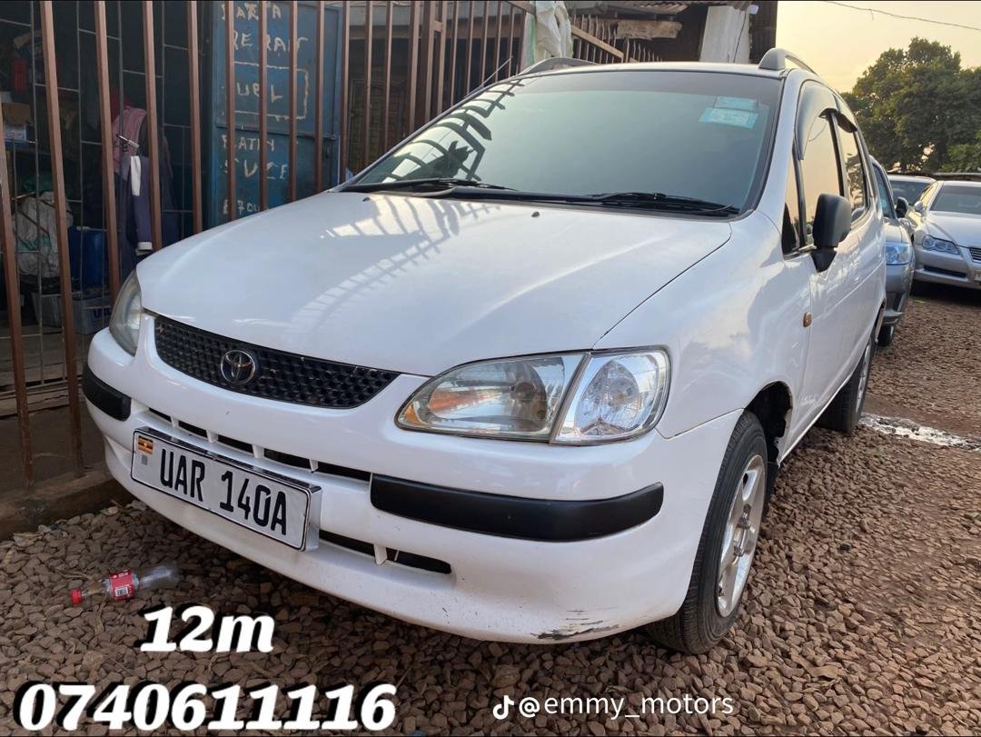 Toyota Corolla Spacio.