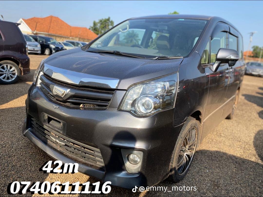 Toyota Noah.