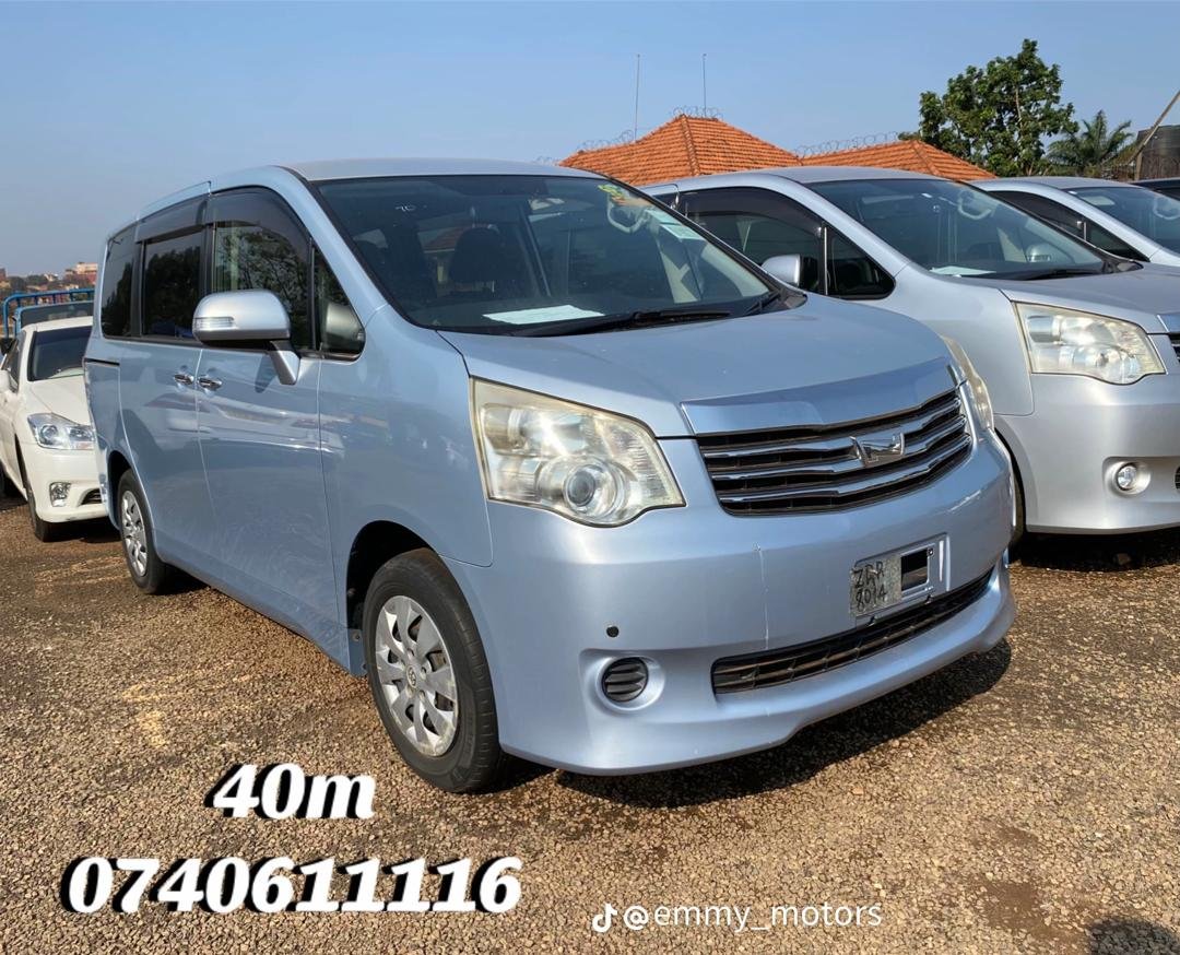 Toyota Noah.