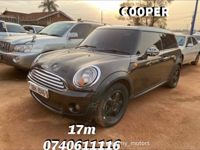 MINI Cooper.
