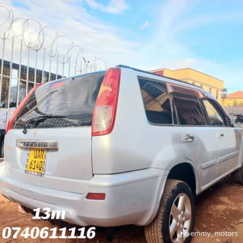 Nissan X-Trail.