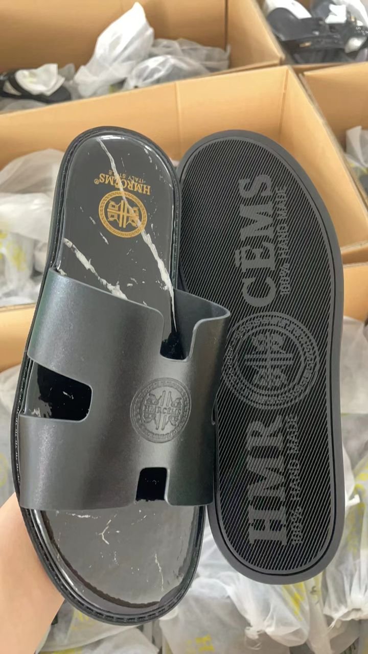 Hermès Izmir sandal. 45000