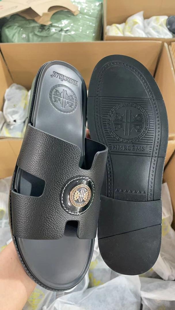 black men’s slide sandals,