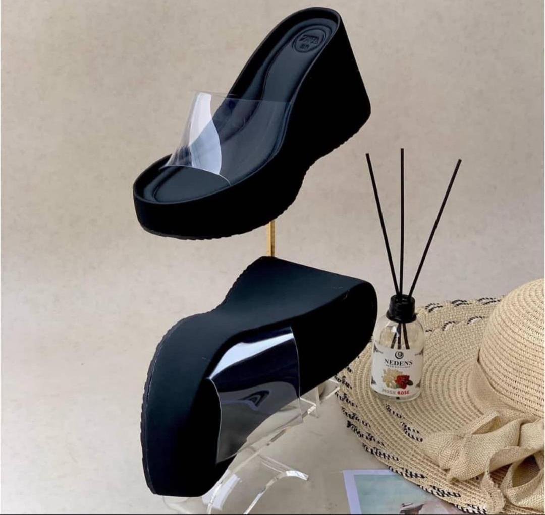 black Zara platform sandals.