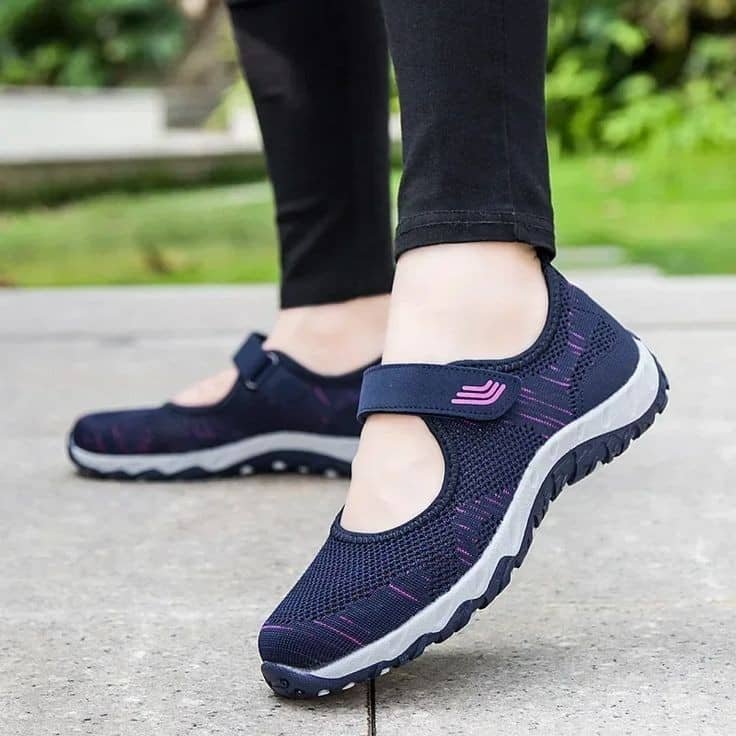 Women’s breathable mesh sneakers
