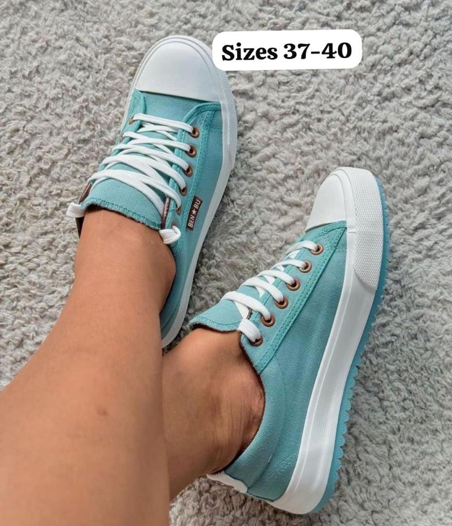 ladies’ casual canvas sneakers
