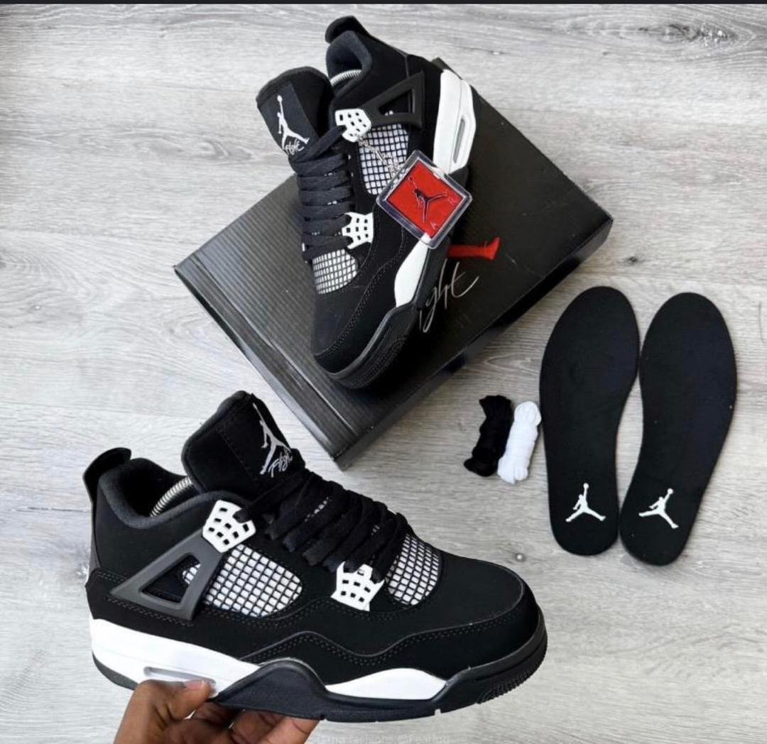 Nike Air Jordan 4 Retro “White Thunder” sneakers