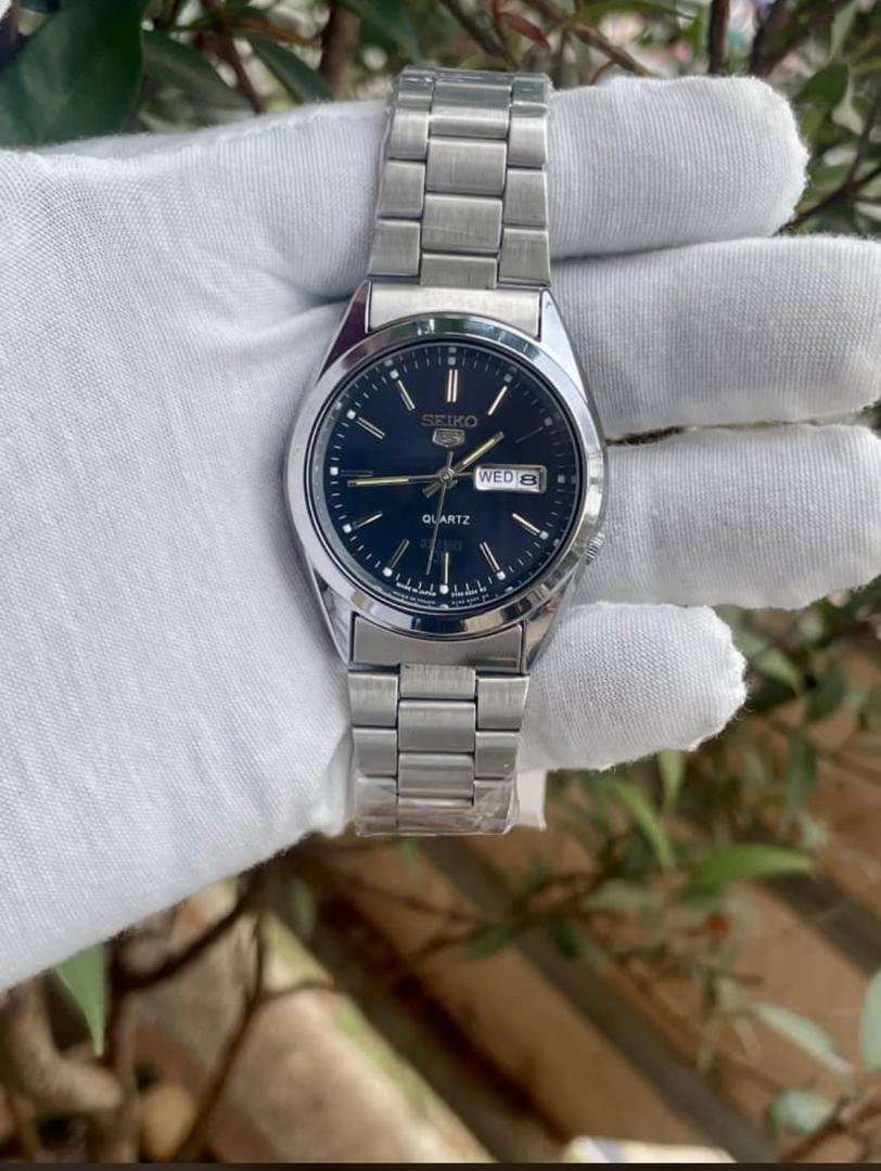 Seiko 5 Quartz watch.