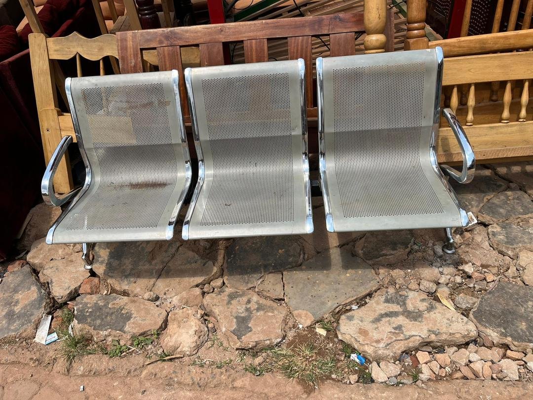 Metallic waiting chair