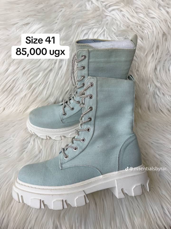 Cape Robbin Nunani Denim Lace Up Chunky Lug Sole Ankle Combat Boots.