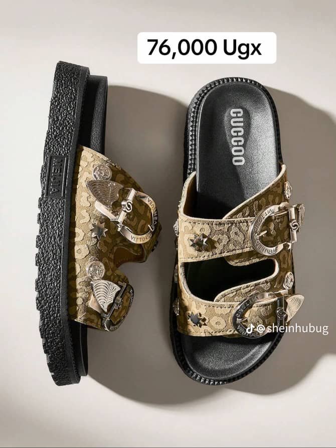 Studded Buckle Decor Flatform Slide Sandals.