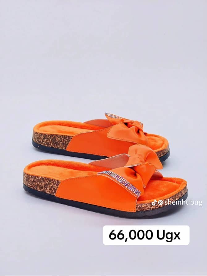 Studded Buckle Decor Flatform Slide Sandals.