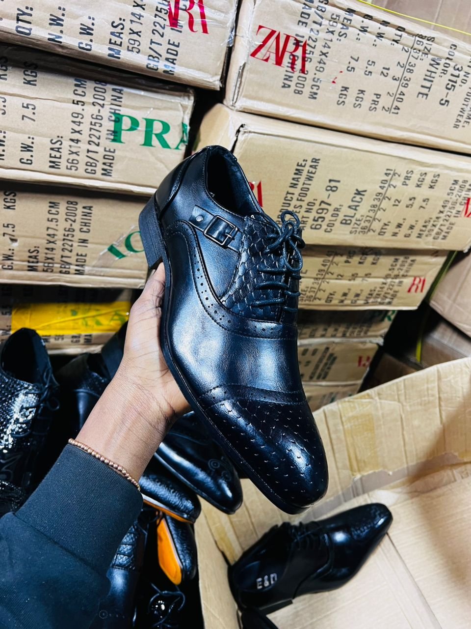 wingtip brogue dress shoe,