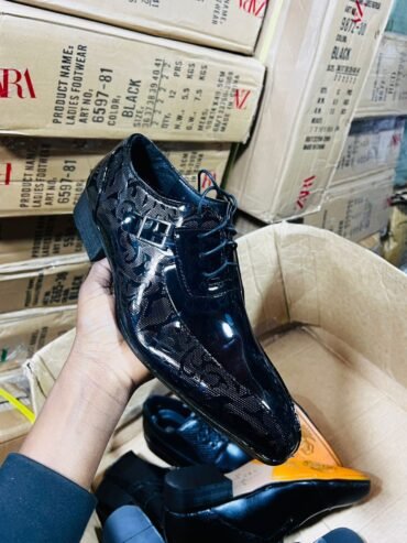 men’s pointed-toe dress shoe,