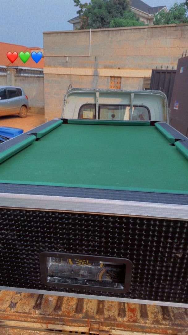 POOL TABLE