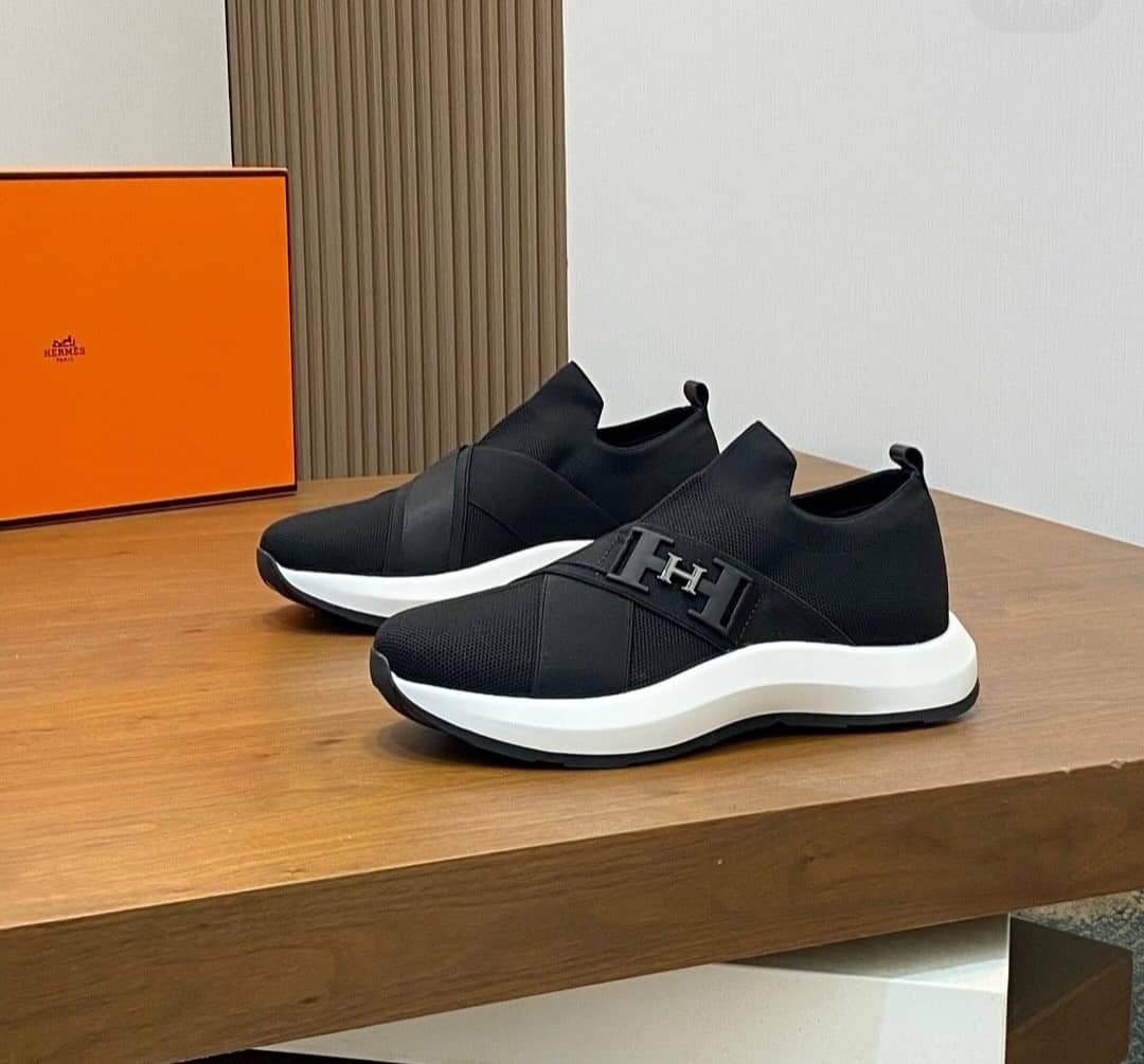 “Bouncing” sneakers,