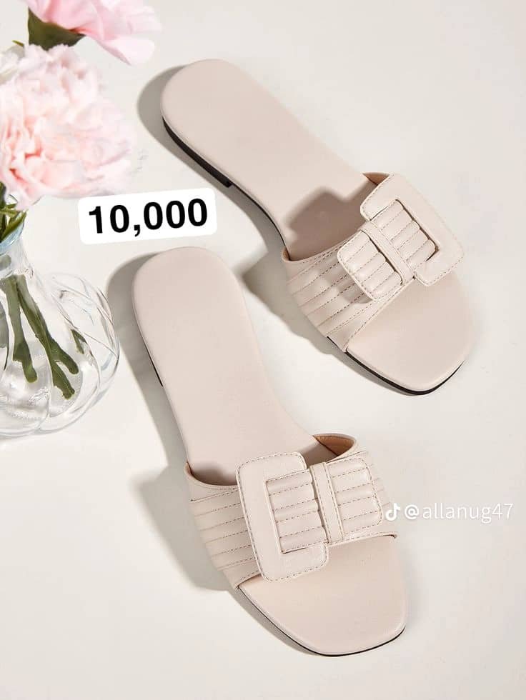 WOMEN FLAT SANDALS