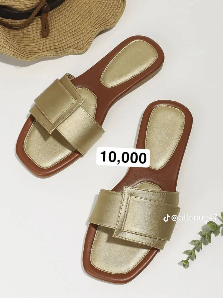 FLAT SANDALS